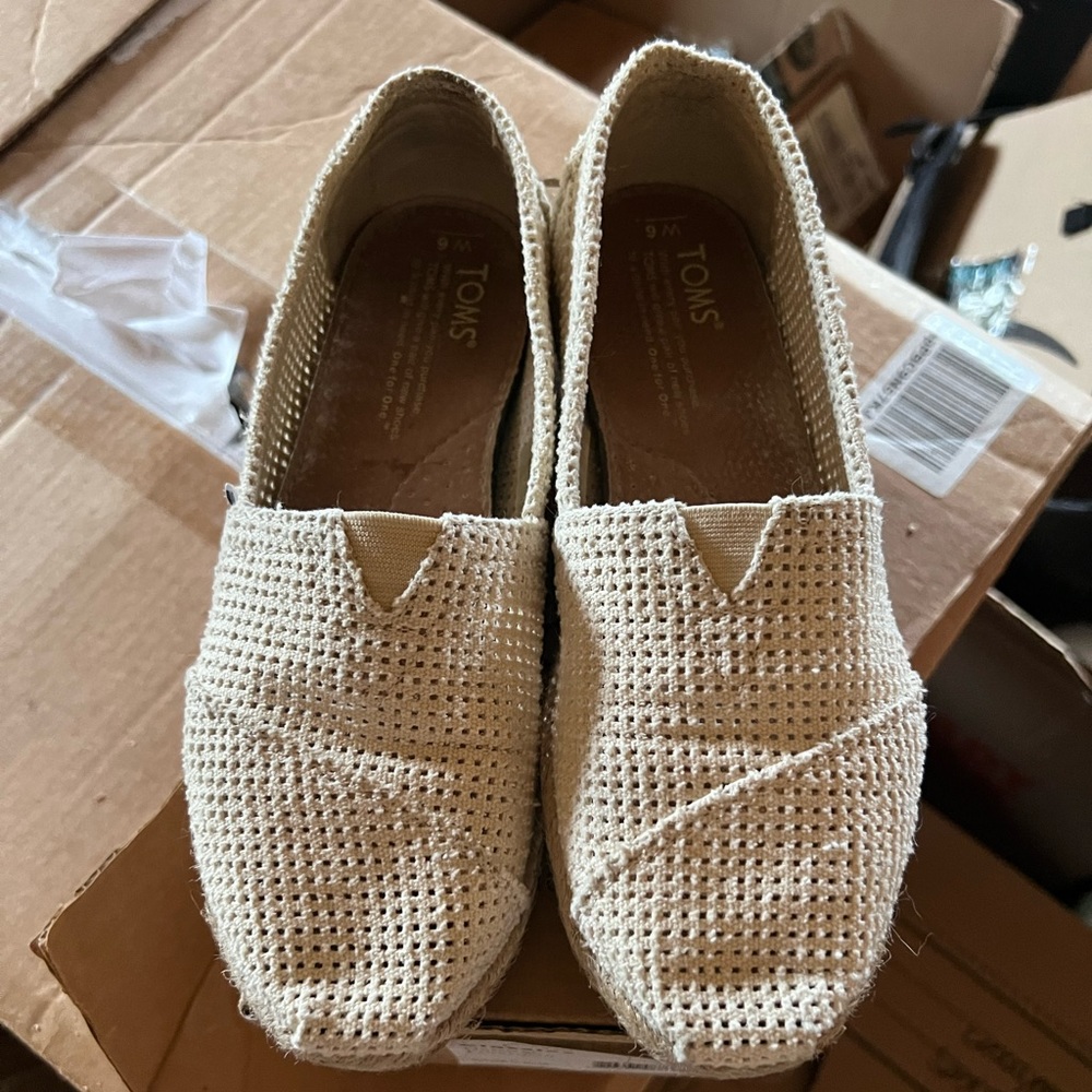 TOMS Natural Freetown size 6